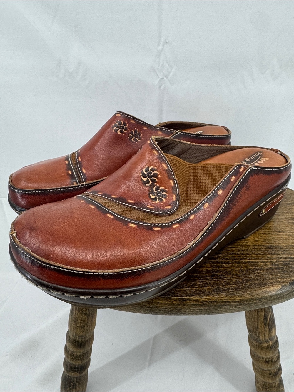 Spring Step L'Artiste Chino Cognac Leather Clogs w/ White Stitching, Womens 38